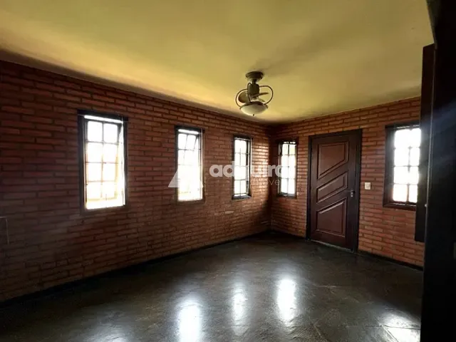 Casa 3 quartos e 2 banheiros, para alugar, no bairro Uvaranas em Ponta Grossa