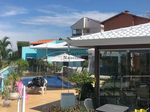 Casa com 690m², à venda, no bairro Centro em Igaratá
