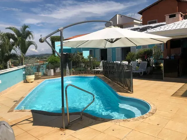 Casa com 690m², à venda, no bairro Centro em Igaratá