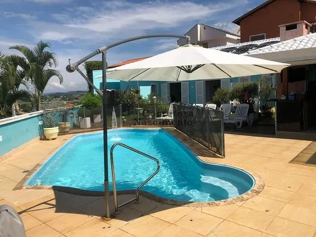 Casa com 690m², à venda, no bairro Centro em Igaratá