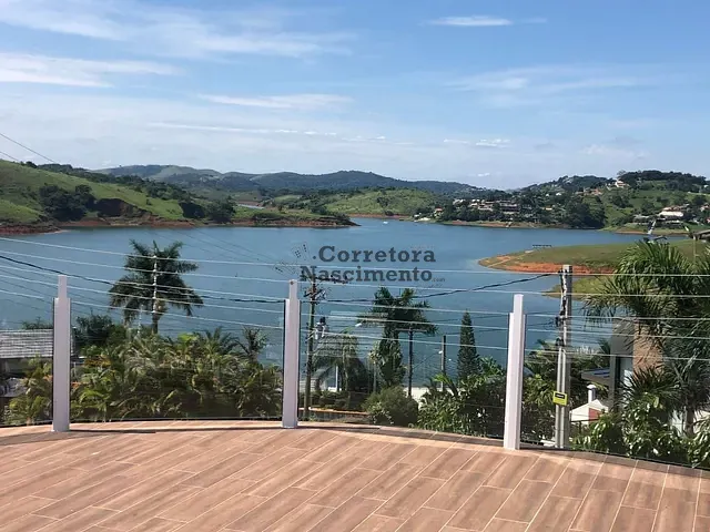 Casa com 690m², à venda, no bairro Centro em Igaratá
