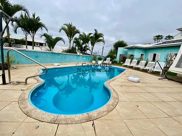 Casa com 690m², à venda, no bairro Centro em Igaratá