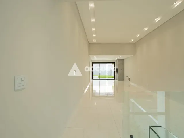 Casa com 300m² 3 quartos e 4 banheiros, à venda, no bairro Colônia Dona Luíza em Ponta Grossa