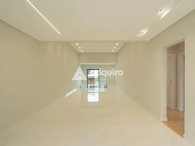 Casa com 300m² 3 quartos e 4 banheiros, à venda, no bairro Colônia Dona Luíza em Ponta Grossa