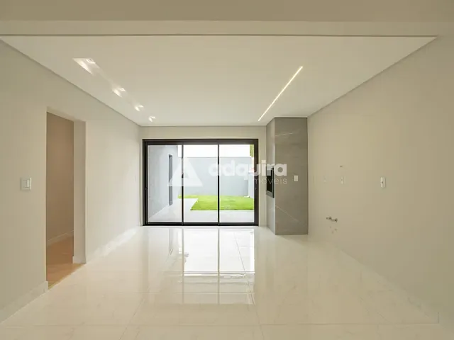 Casa com 300m² 3 quartos e 4 banheiros, à venda, no bairro Colônia Dona Luíza em Ponta Grossa