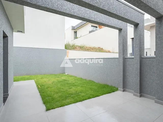 Casa com 300m² 3 quartos e 4 banheiros, à venda, no bairro Colônia Dona Luíza em Ponta Grossa