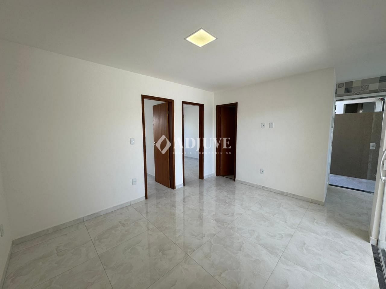 Casa à venda com 2 quartos, 65m² - Foto 2