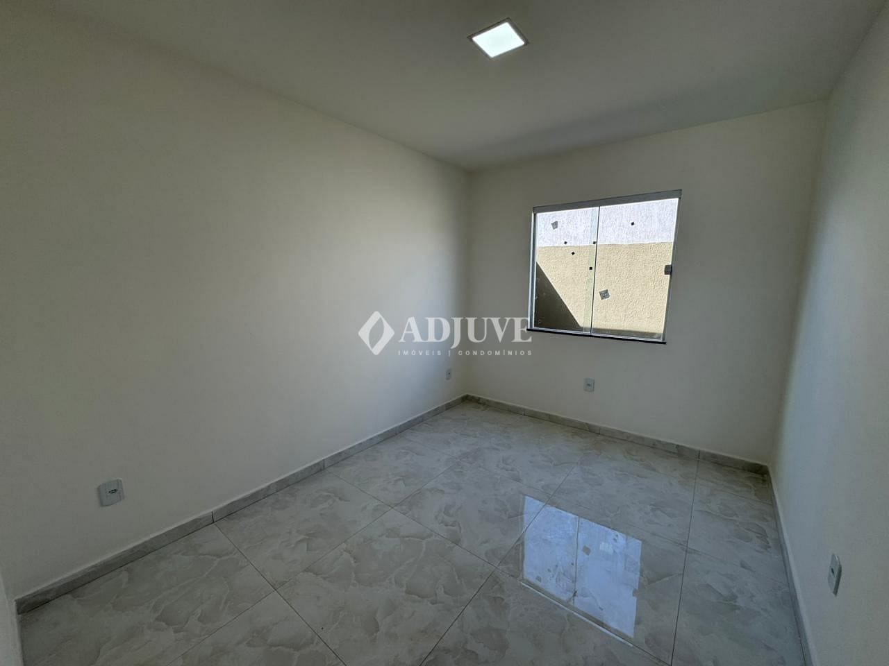 Casa à venda com 2 quartos, 65m² - Foto 9