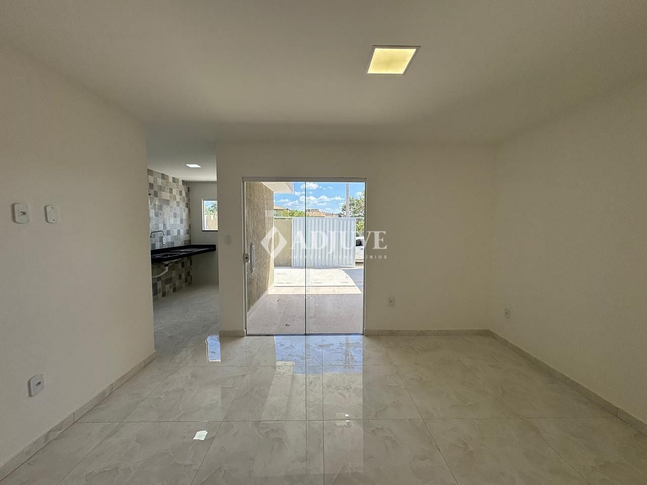 Casa à venda com 2 quartos, 65m² - Foto 4