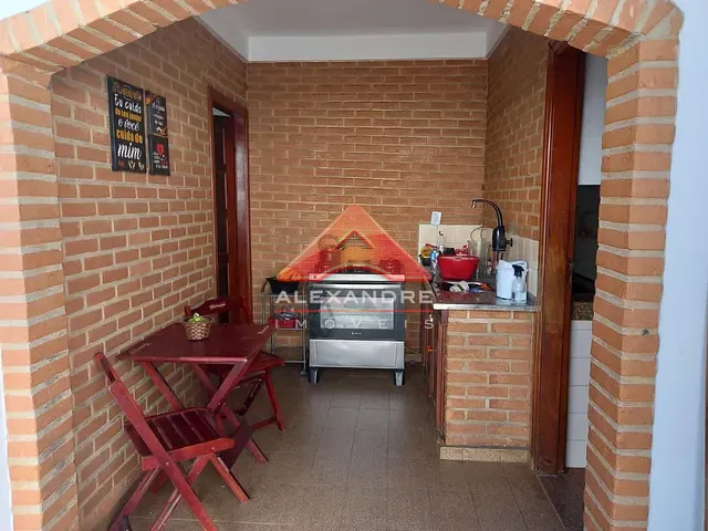 Casa com 184m² 4 quartos e 2 banheiros, à venda, no bairro Jardim das Flores em São José dos Campos