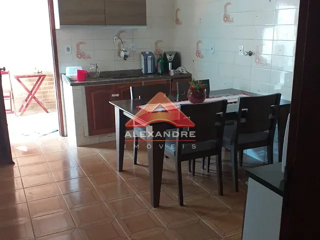 Casa com 184m² 4 quartos e 2 banheiros, à venda, no bairro Jardim das Flores em São José dos Campos
