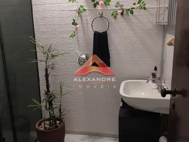 Casa com 184m² 4 quartos e 2 banheiros, à venda, no bairro Jardim das Flores em São José dos Campos