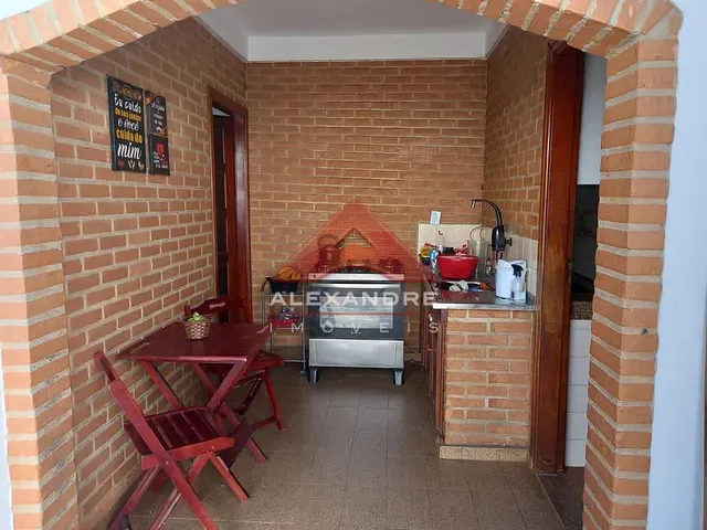 Casa com 184m² 4 quartos e 2 banheiros, à venda, no bairro Jardim das Flores em São José dos Campos