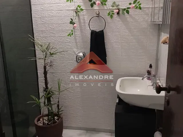 Casa com 184m² 4 quartos e 2 banheiros, à venda, no bairro Jardim das Flores em São José dos Campos