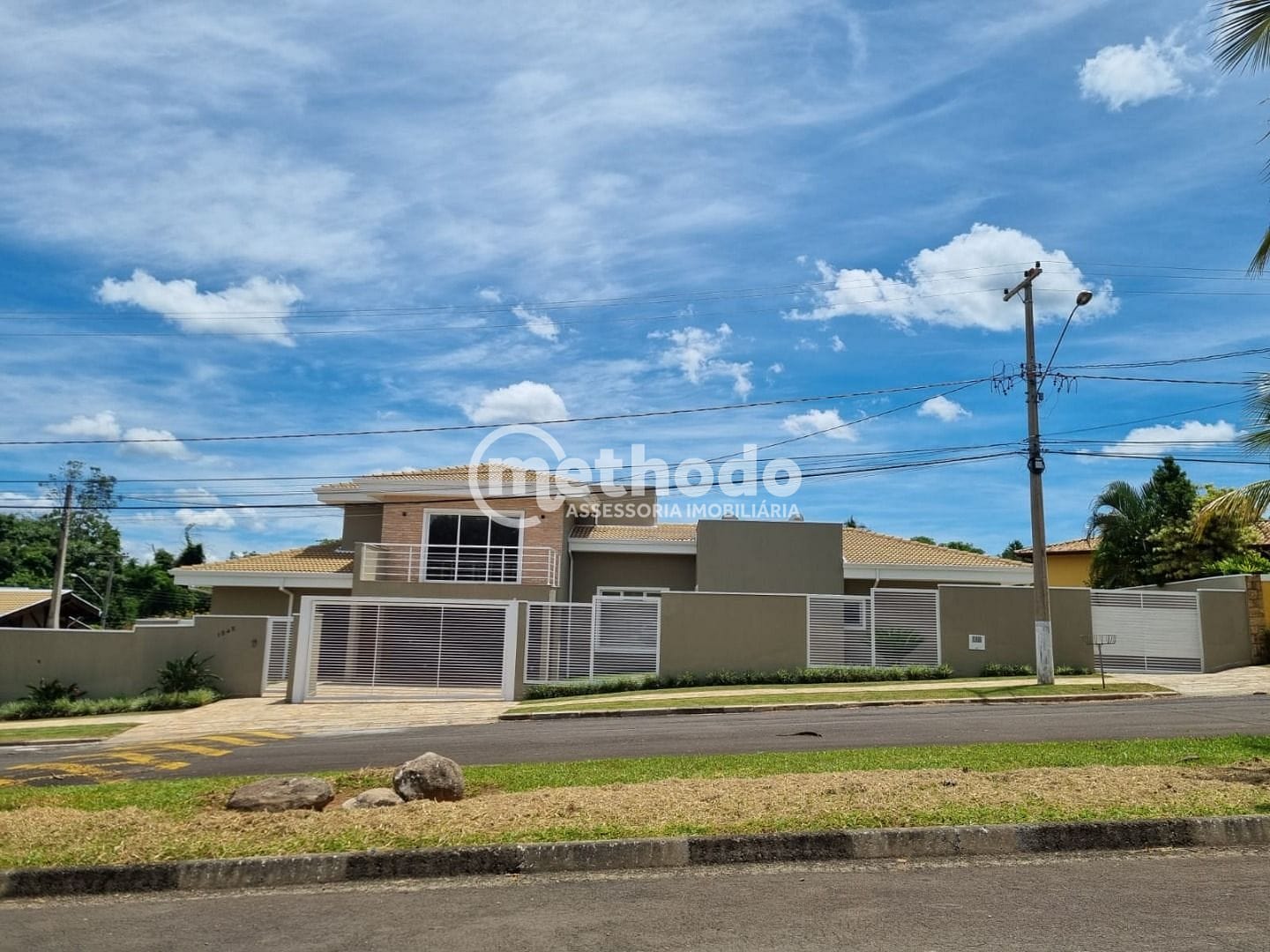 Casa, 4 quartos, 329 m² - Foto 1