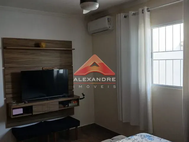 Casa 2 quartos e 1 banheiro, à venda, no bairro Jardim Paulista em São José dos Campos