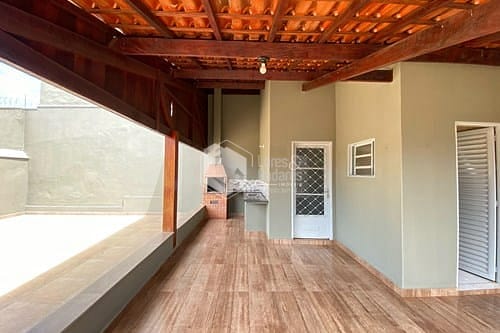 Casa à venda com 4 quartos, 291m² - Foto 2