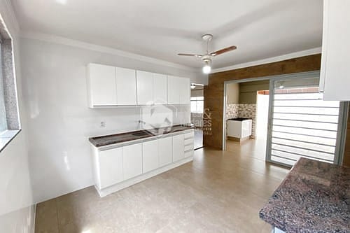 Casa à venda com 4 quartos, 291m² - Foto 3