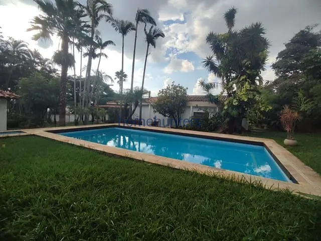 Casa com 1100m² 6 quartos e 2 banheiros, à venda ou para alugar, no bairro Jardim das Paineiras em Campinas