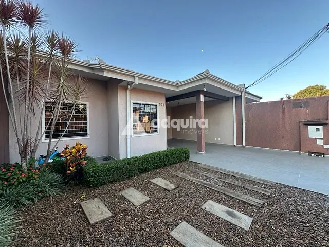 Casa com 326m² 3 quartos e 2 banheiros, à venda, no bairro Uvaranas em Ponta Grossa