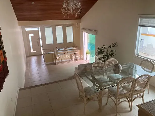 Casa com 300m² 3 quartos e 4 banheiros, à venda, no bairro Vila Independência em Sorocaba