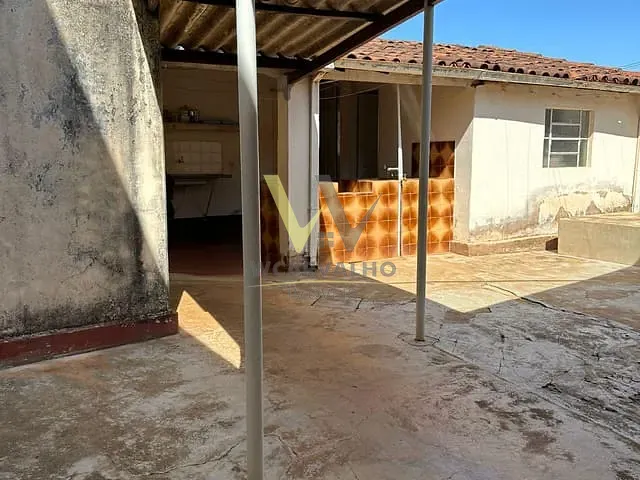 Casa com 400m² 3 quartos e 2 banheiros, à venda, no bairro Centro em Anápolis