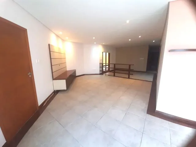 Casa com 330m² 3 quartos e 3 banheiros, para alugar, no bairro Urbanova em São José Dos Campos
