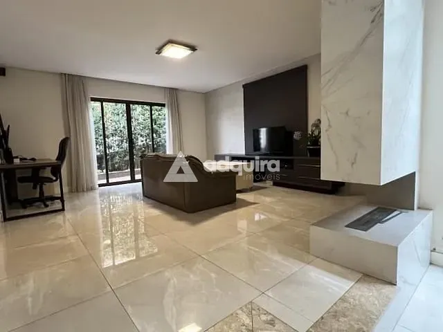 Casa com 414m² 5 quartos e 4 banheiros, à venda, no bairro Centro em Ponta Grossa