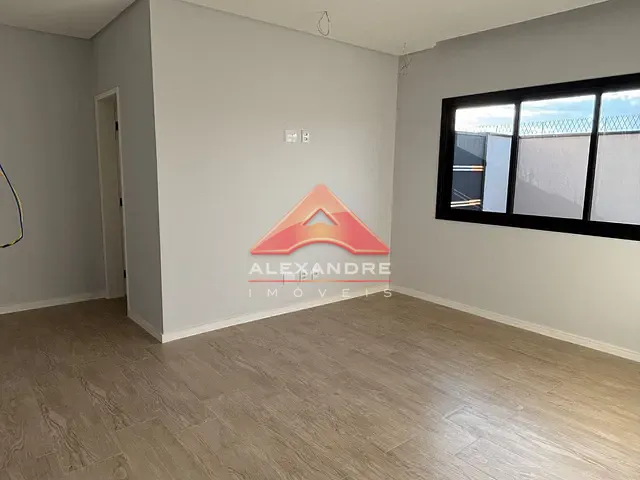 Casa com 290m² 3 quartos e 2 banheiros, à venda, no bairro Jardim das Flores em São José dos Campos