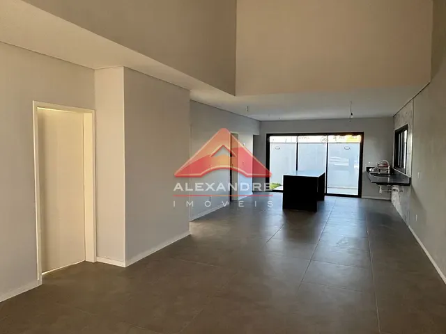Casa com 290m² 3 quartos e 2 banheiros, à venda, no bairro Jardim das Flores em São José dos Campos