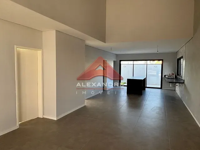 Casa com 290m² 3 quartos e 2 banheiros, à venda, no bairro Jardim das Flores em São José dos Campos