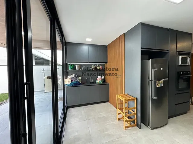Casa com 250m², à venda, no bairro Jardim Jacinto em Jacareí