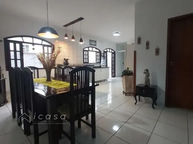 Casa com 298m² 3 quartos e 4 banheiros, à venda, no bairro Vila Pantaleão em Caçapava