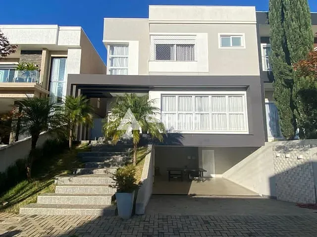 Casa com 300m² 5 quartos e 4 banheiros, à venda, no bairro Colônia Dona Luíza em Ponta Grossa