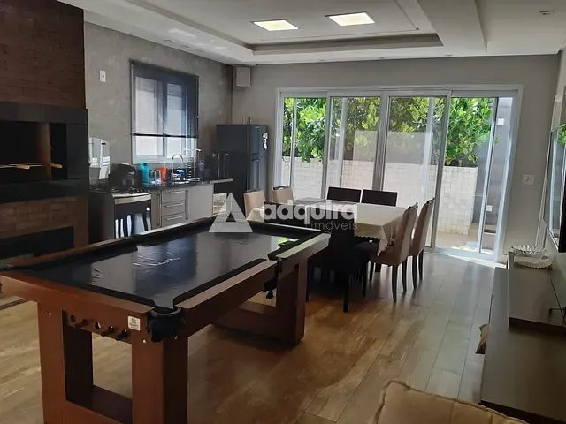 Casa com 300m² 5 quartos e 4 banheiros, à venda, no bairro Colônia Dona Luíza em Ponta Grossa