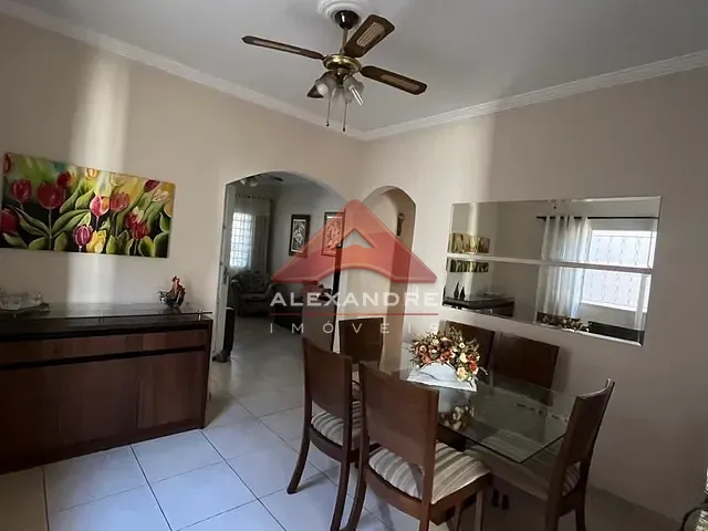 Casa com 200m² 2 quartos e 2 banheiros, à venda, no bairro Residencial Tatetuba em São José dos Campos