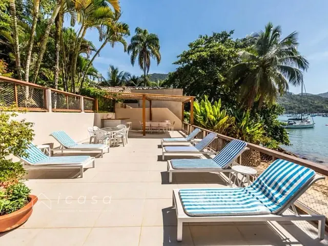 Casa com 1700m² 8 quartos e 10 banheiros, à venda, no bairro Flamengo em Ubatuba