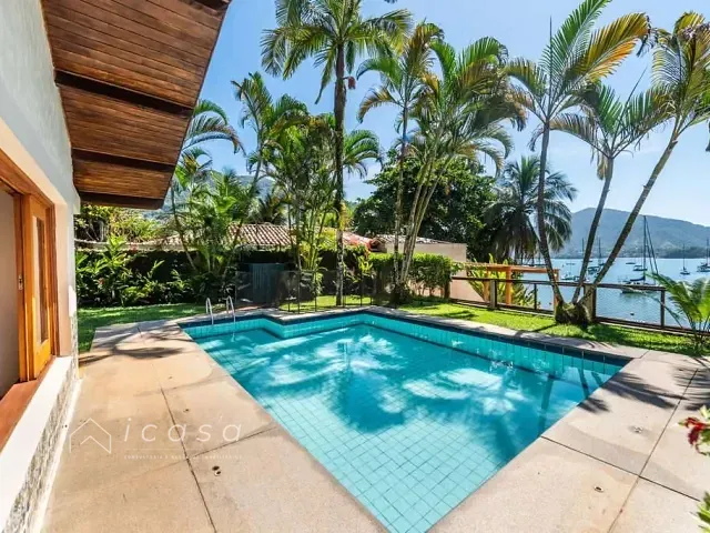 Casa com 1700m² 8 quartos e 10 banheiros, à venda, no bairro Flamengo em Ubatuba