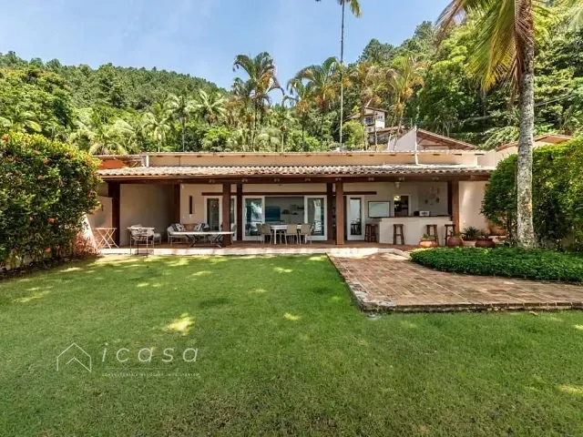 Casa com 1700m² 8 quartos e 10 banheiros, à venda, no bairro Flamengo em Ubatuba