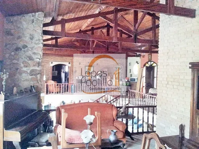 Casa com 1040m² 5 quartos e 3 banheiros, à venda, no bairro Jardim Siriema em Atibaia