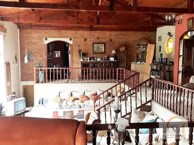 Casa com 1040m² 5 quartos e 3 banheiros, à venda, no bairro Jardim Siriema em Atibaia