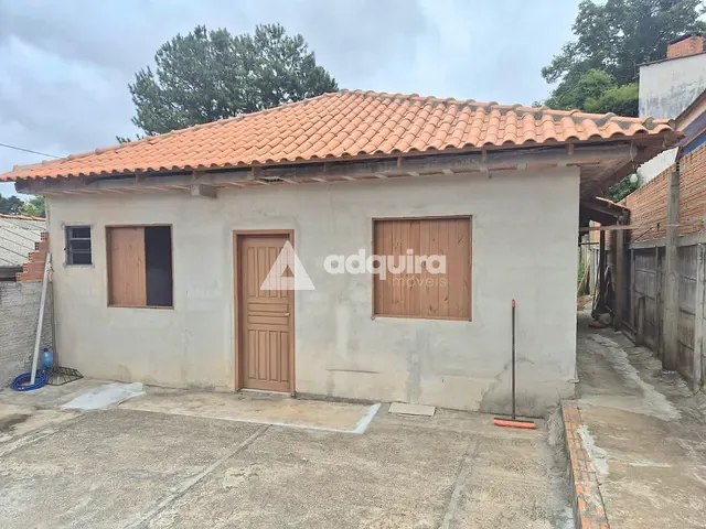 Casa com 312m² 3 quartos e 2 banheiros, à venda, no bairro Uvaranas em Ponta Grossa