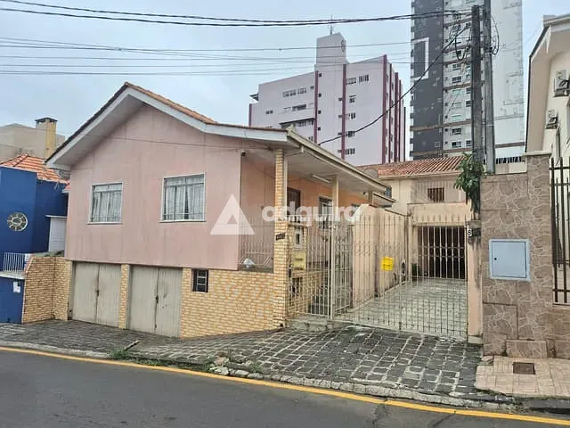 Casa com 308m² 4 quartos e 3 banheiros, à venda, no bairro Centro em Ponta Grossa