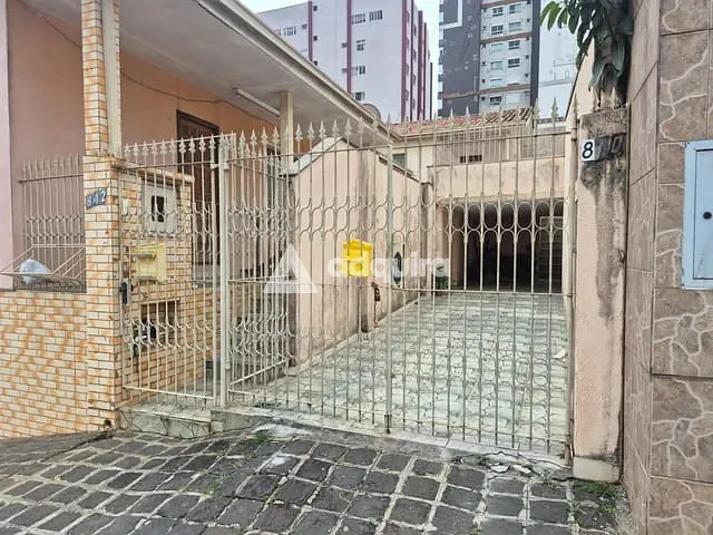 Casa com 308m² 4 quartos e 3 banheiros, à venda, no bairro Centro em Ponta Grossa