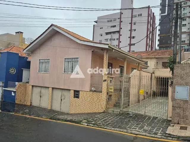 Casa com 308m² 4 quartos e 3 banheiros, à venda, no bairro Centro em Ponta Grossa