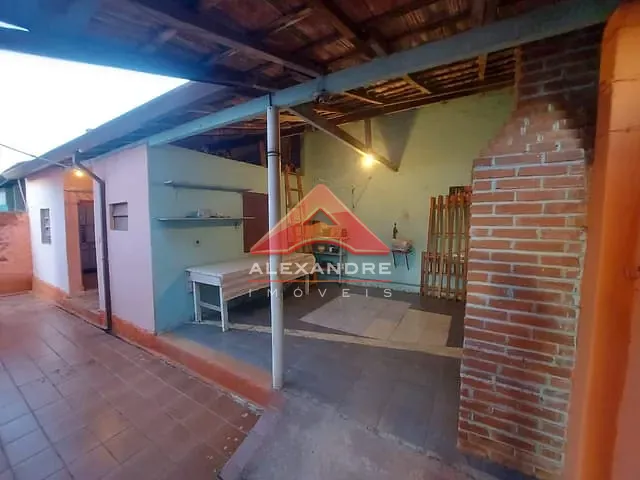 Casa com 250m² 2 quartos e 2 banheiros, à venda, no bairro Eugênio de Melo em São José dos Campos