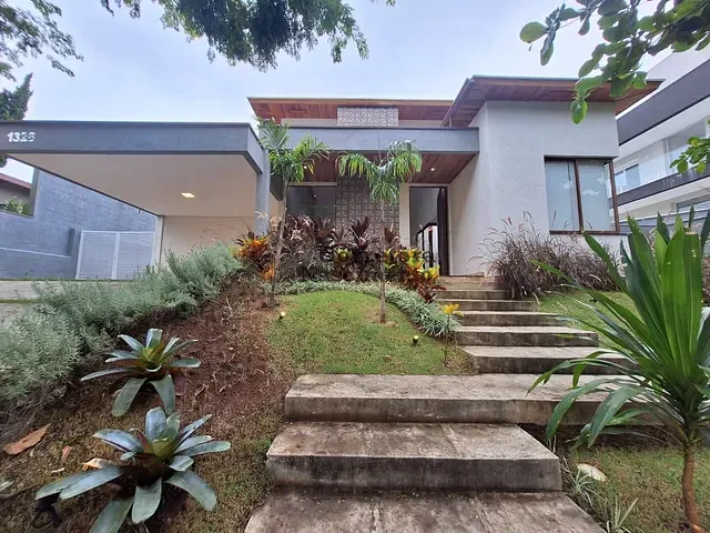 Casa com 1000m², à venda, no bairro Residencial Santa Paula em Jacareí