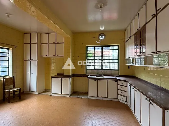 Casa com 767m², para alugar, no bairro Centro em Ponta Grossa