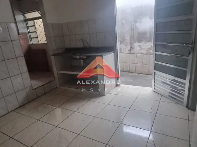 Casa com 150m² 2 quartos e 2 banheiros, à venda, no bairro Vila Sinhá em São José dos Campos