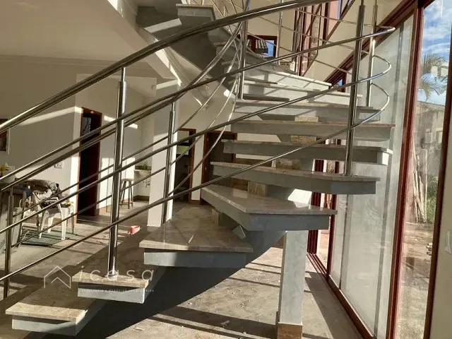 Casa com 1000m² 4 quartos e 8 banheiros, à venda ou para alugar, no bairro Parque Mirante Do Vale em Jacareí